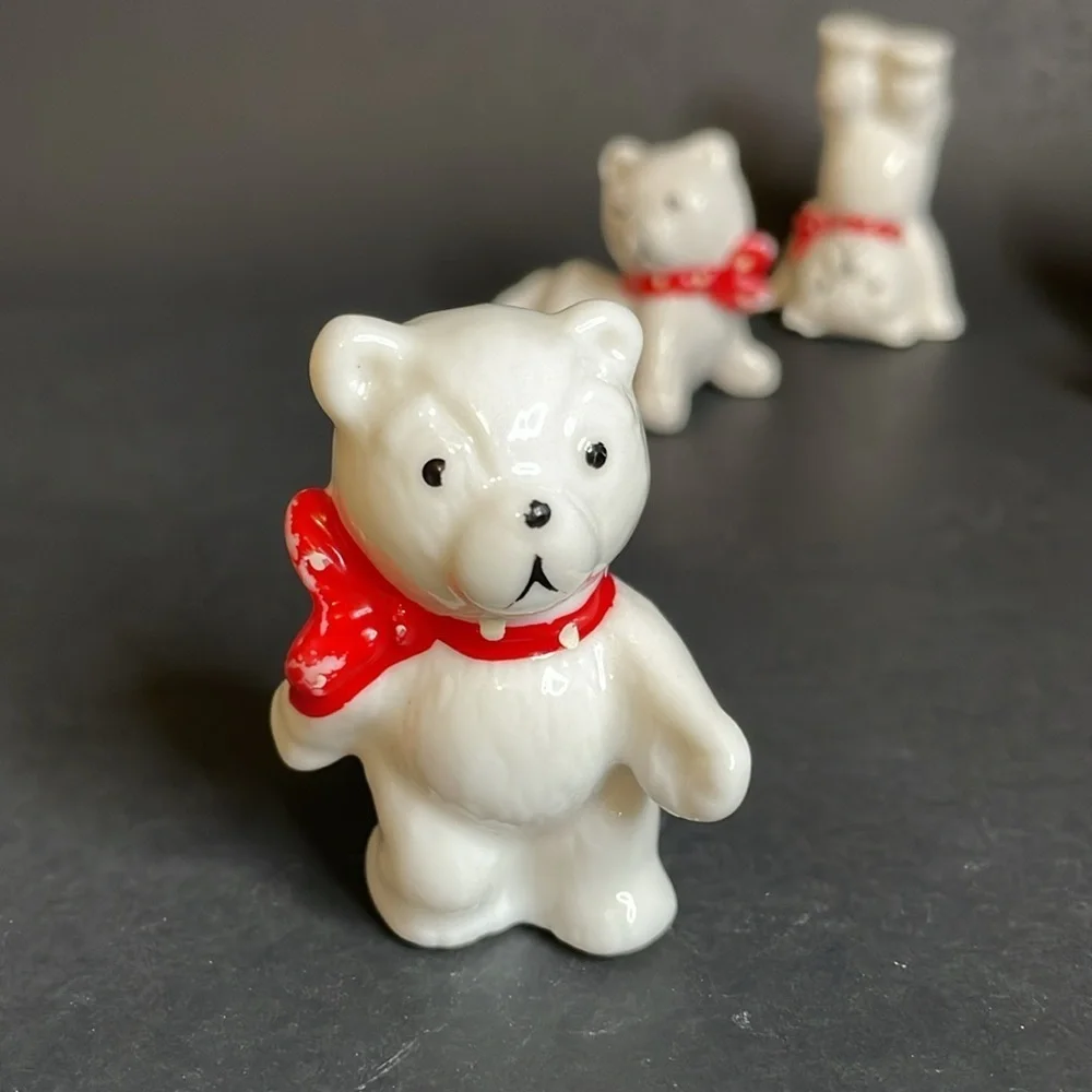Set‎ of (4) Porcelain/china Posing Polar Bears with Red Bows